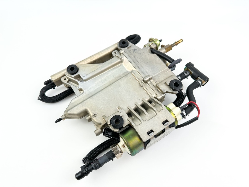 2005 Yamaha 250 HP 4 Stroke Outboard VST Float Chamber Assembly 6P2-14180-00-00 Cleaned