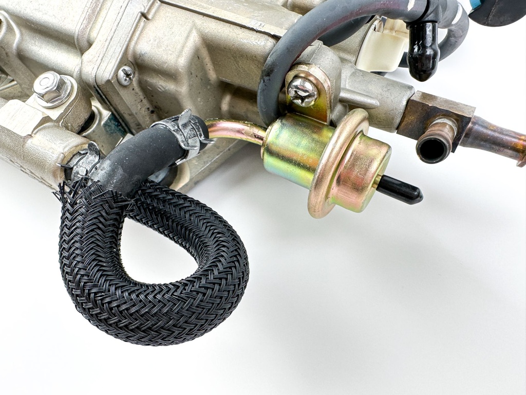 2005 Yamaha 250 HP 4 Stroke Outboard VST Float Chamber Assembly 6P2-14180-00-00 Cleaned