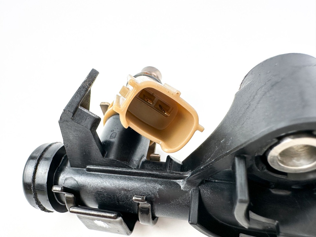 2005 Yamaha 250 HP 4 Stroke Outboard Fuel Injector Set W/ Rail 6P2-13761-00-00 Cleaned