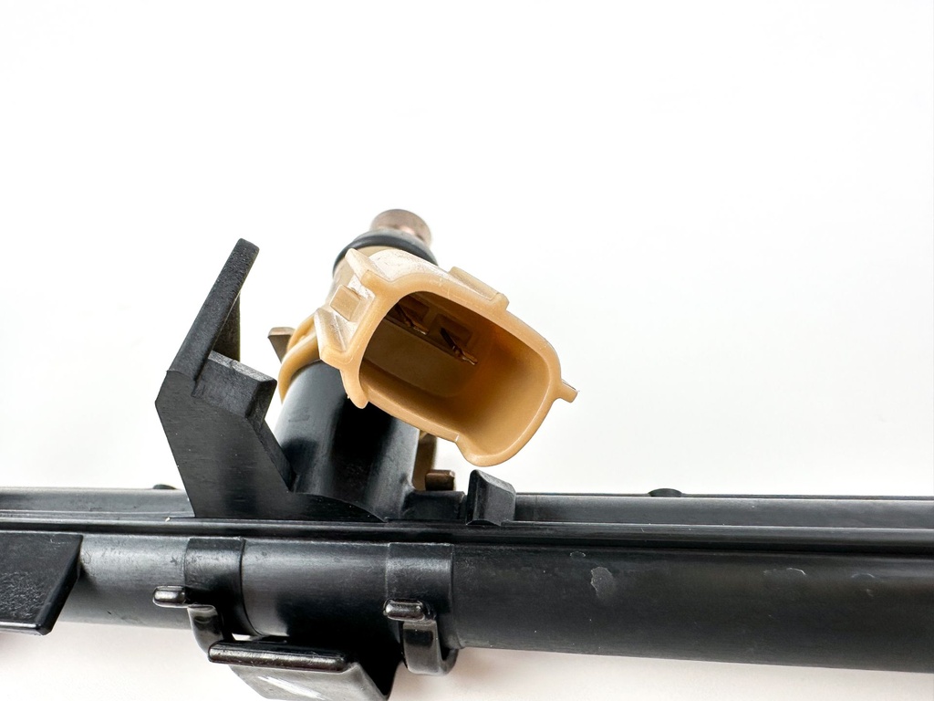 2005 Yamaha 250 HP 4 Stroke Outboard Fuel Injector Set W/ Rail 6P2-13761-00-00 Cleaned