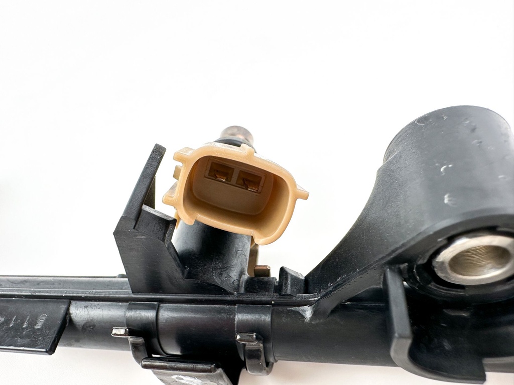 2005 Yamaha 250 HP 4 Stroke Outboard Fuel Injector Set W/ Rail 6P2-13761-00-00 Cleaned