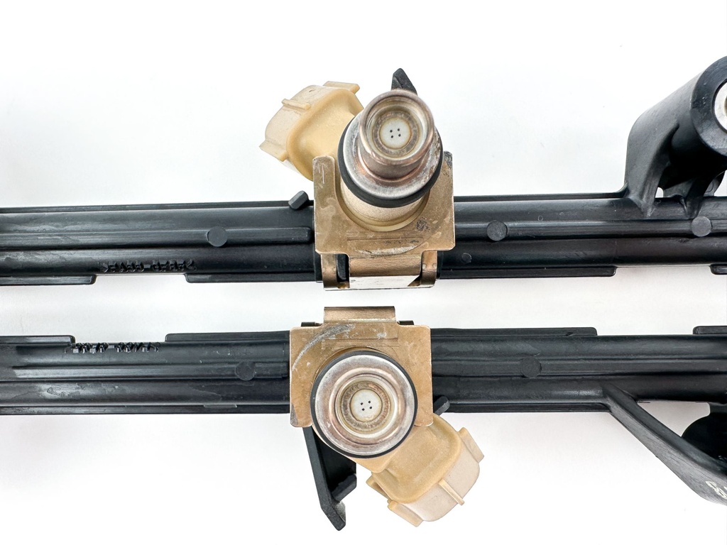 2005 Yamaha 250 HP 4 Stroke Outboard Fuel Injector Set W/ Rail 6P2-13761-00-00 Cleaned