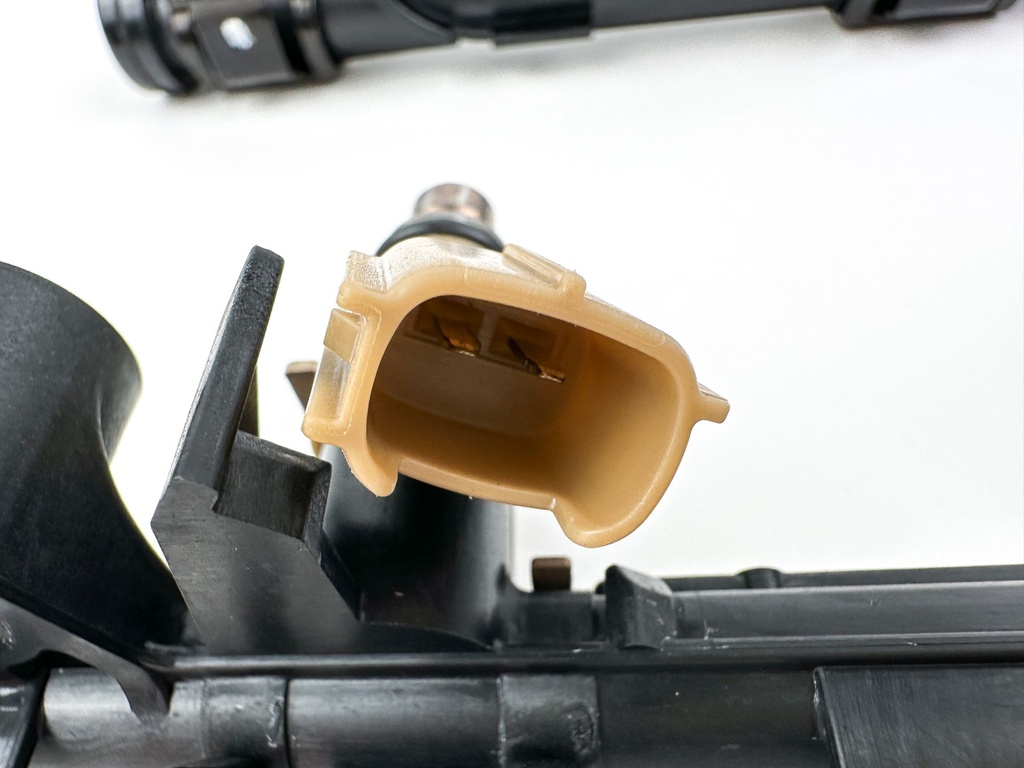 2005 Yamaha 250 HP 4 Stroke Outboard Fuel Injector Set W/ Rail 6P2-13761-00-00 Cleaned