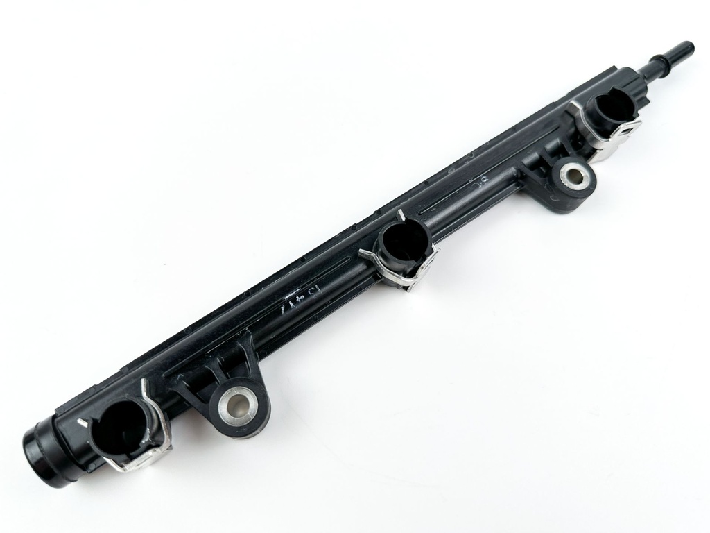 2015 Yamaha 250 HP 4 Stroke Outboard Delivery Pipe Starboard Fuel Rail OEM