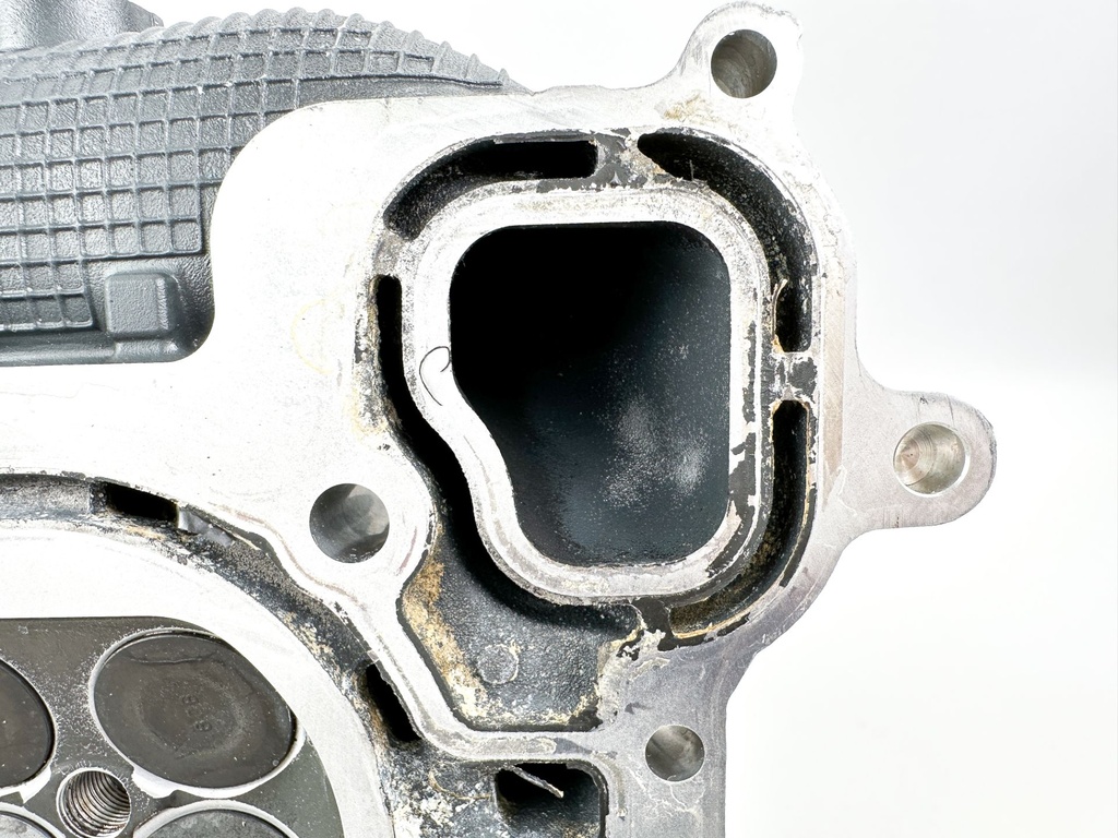 2015 Yamaha 250 HP 4 Stroke Outboard Starboard Cylinder Head 6CE-W009A-01-9S OEM