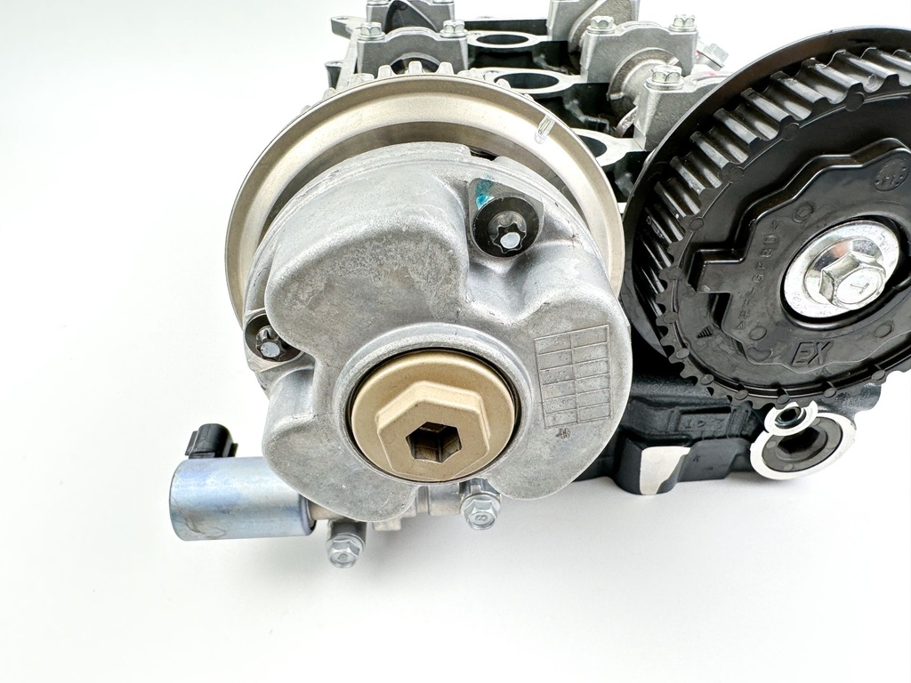 2015 Yamaha 250 HP 4 Stroke Outboard Starboard Cylinder Head 6CE-W009A-01-9S OEM