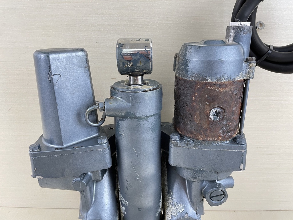 1987 Yamaha 90HP 2 Stroke Outboard Power Trim Tilt Unit Assembly 6H1-W4380-02-EK