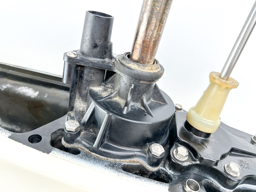 Evinrude Etec 150 175 200 HP 2 Stroke 25" XL Magnum 2 M2 Lower Unit Gear Case