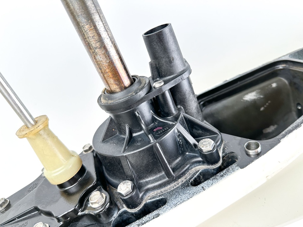 Evinrude Etec 150 175 200 HP 2 Stroke 25" XL Magnum 2 M2 Lower Unit Gear Case