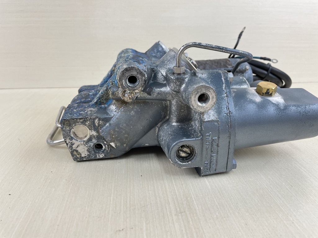 1987 Yamaha 90HP 2 Stroke Outboard Power Trim Tilt Unit Assembly 6H1-W4380-02-EK