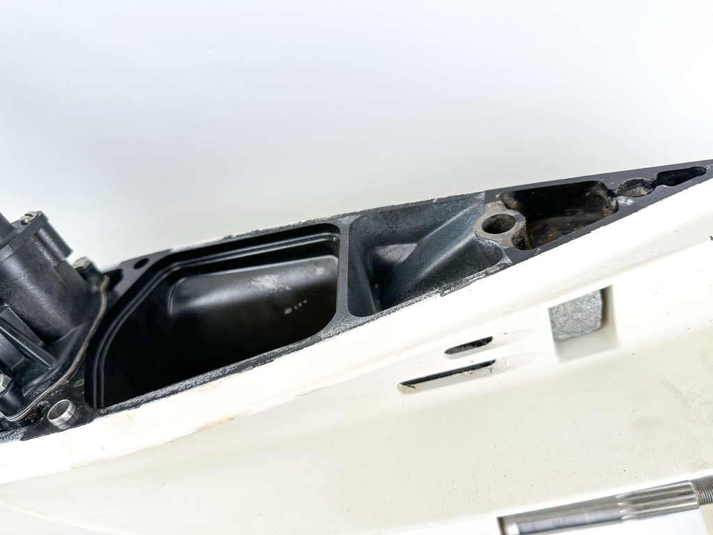 Evinrude Etec 150 175 200 HP 2 Stroke 25" XL Magnum 2 M2 Lower Unit Gear Case