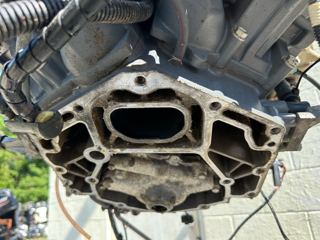 2005 Yamaha 225HP 4 Stroke Outboard Powerhead  OEM