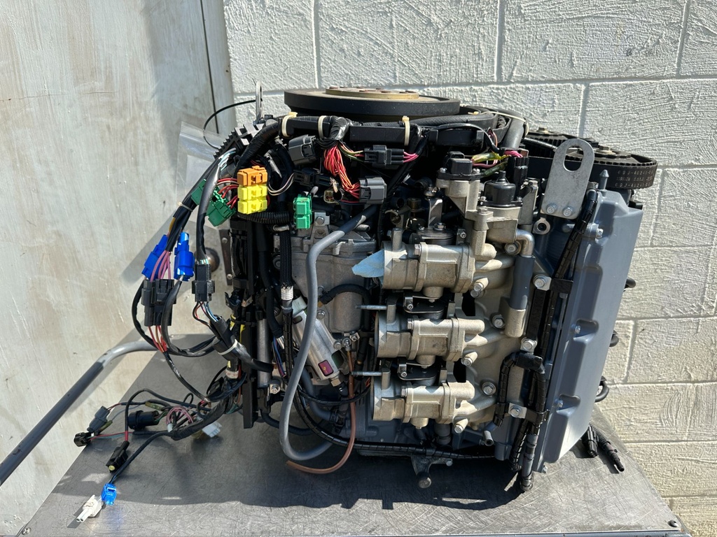 2005 Yamaha 225HP 4 Stroke Outboard Powerhead  OEM