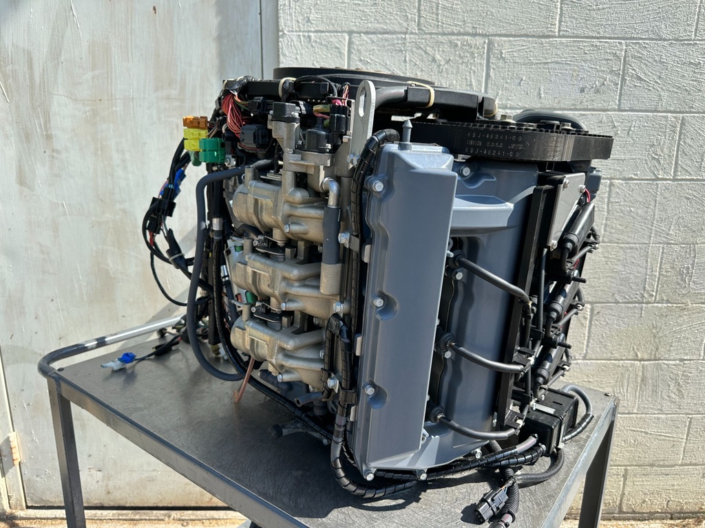 2005 Yamaha 225HP 4 Stroke Outboard Powerhead  OEM