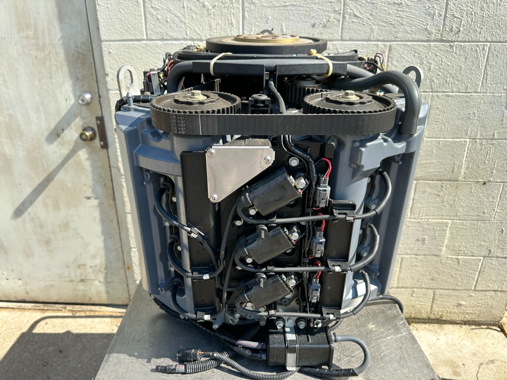 2005 Yamaha 225HP 4 Stroke Outboard Powerhead  OEM