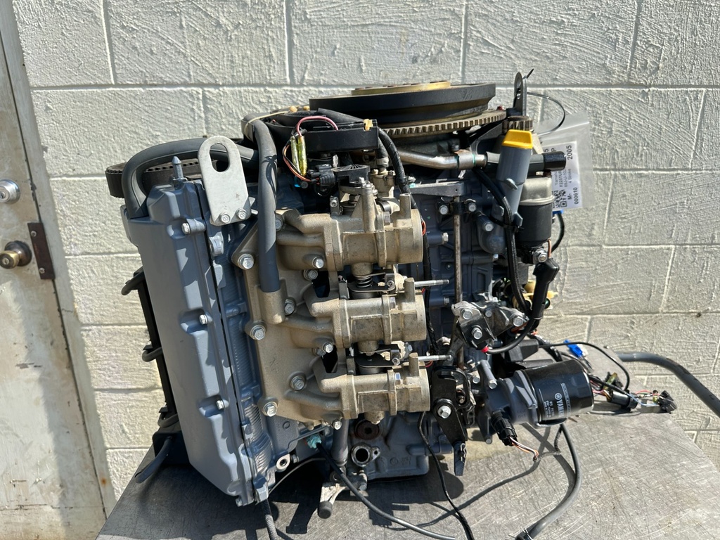 2005 Yamaha 225HP 4 Stroke Outboard Powerhead  OEM