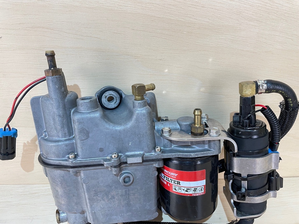 1998 Mercury Optimax 135HP Vapor Seperator Tank VST Fuel Pump 855432A1