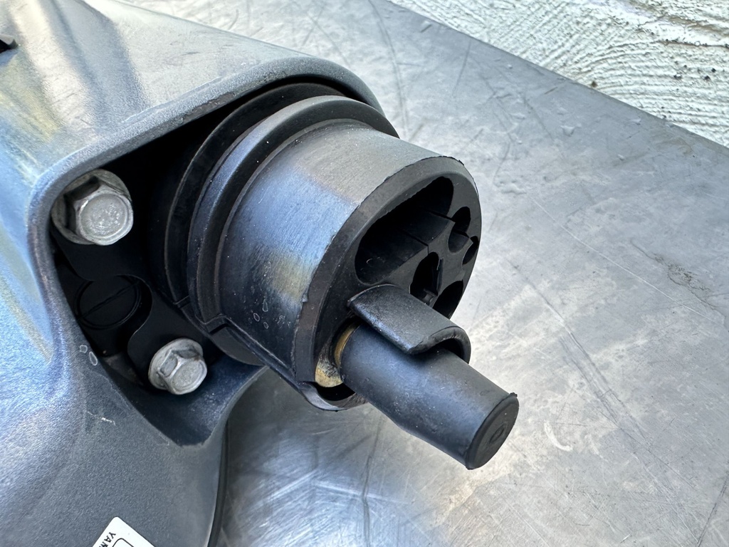 2019 Yamaha 150 HP 4 Stroke Outboard Bottom Cowling Pan 63P-42710-10-8D OEM