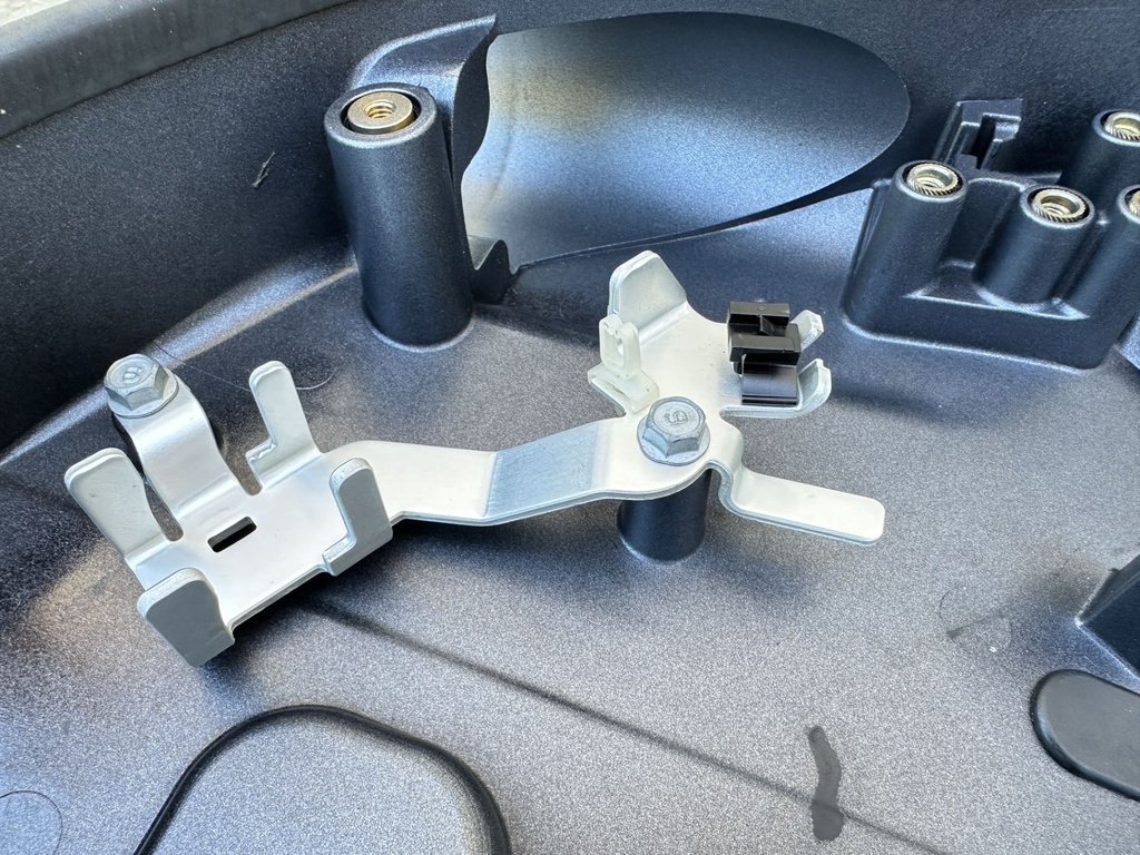 2015 Yamaha 250 HP 4 Stroke Outboard Bottom Cowling Pan 6CB-42711-01-8D OEM