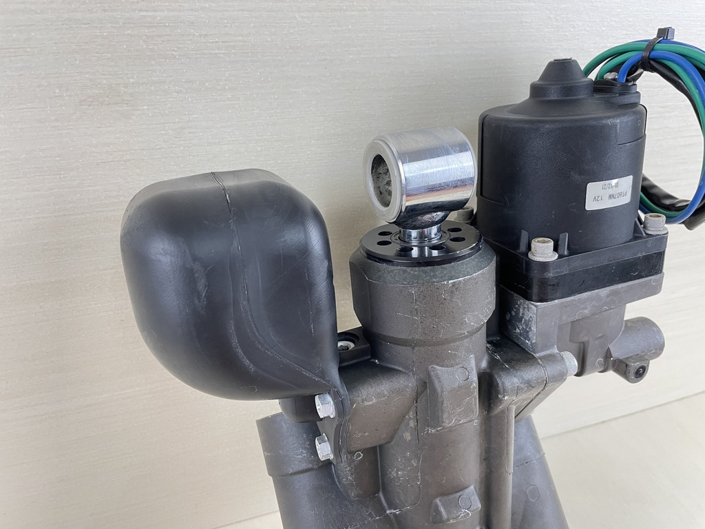 2015 Yamaha 200HP F200 4 Stroke Outboard Power Trim Tilt Unit Assembly 63P-43800-06-00  