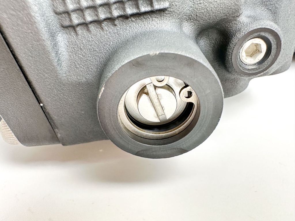 Yamaha 150HP Outboard Engine Power Trim & Tilt Unit Assembly - Like New