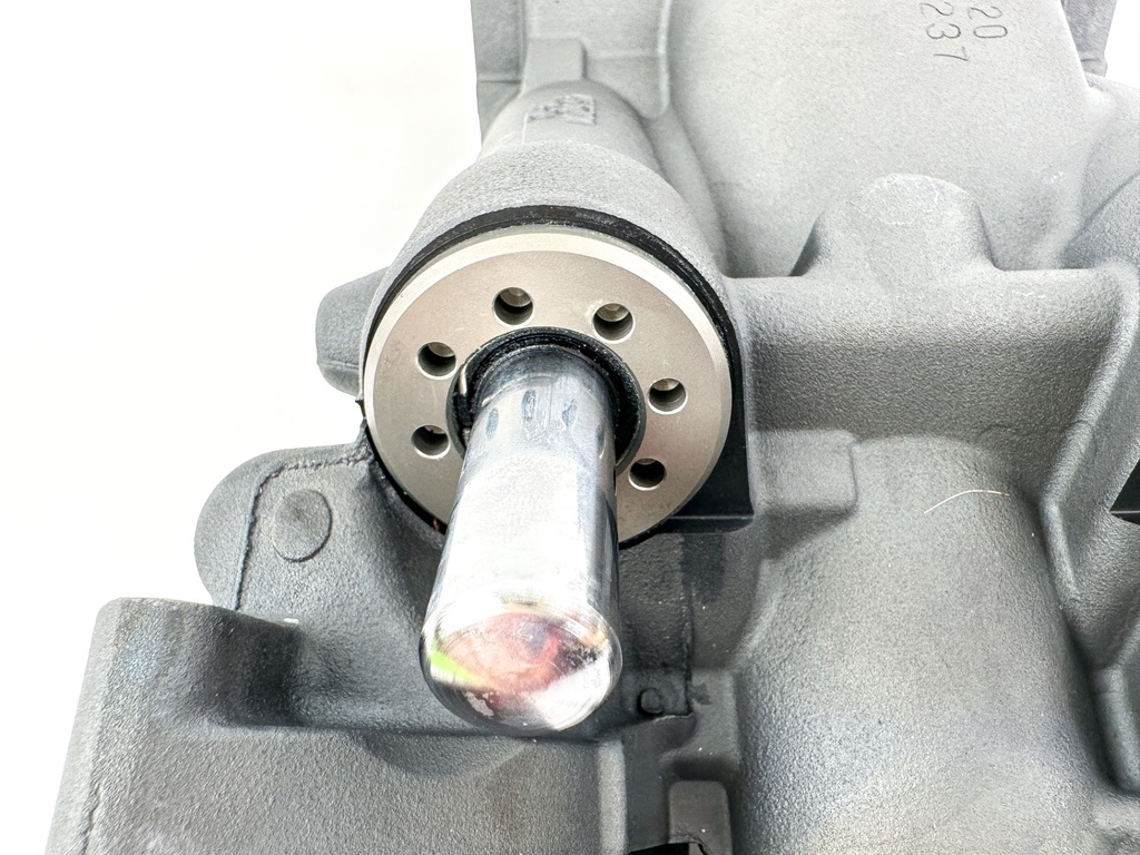 Yamaha 150HP Outboard Engine Power Trim & Tilt Unit Assembly - Like New