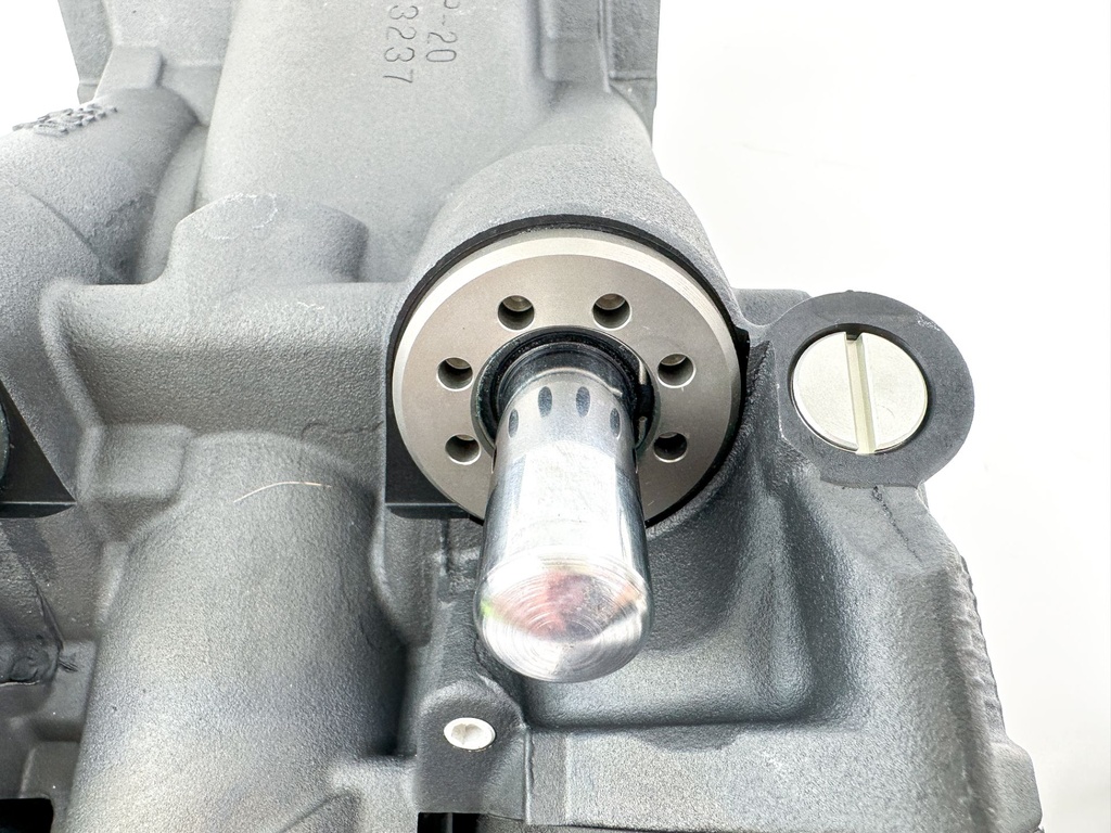 Yamaha 150HP Outboard Engine Power Trim & Tilt Unit Assembly - Like New