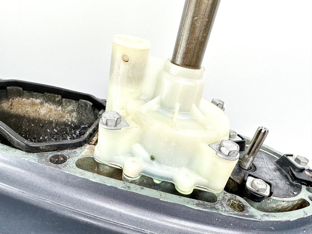 Yamaha 200 225 HP 4 Stroke 30" XXL Lower Unit Gear Case RH 69J-45300-34-8D