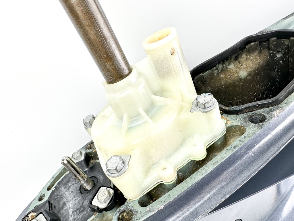 Yamaha 200 225 HP 4 Stroke 30" XXL Lower Unit Gear Case RH 69J-45300-34-8D