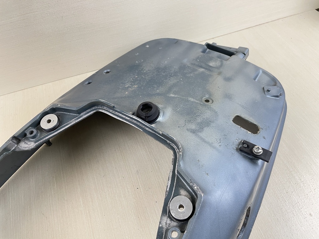 1987 Yamaha 90HP 2 Stroke Outboard Lower Pan Cowling Assembly 688-42711-04-EK