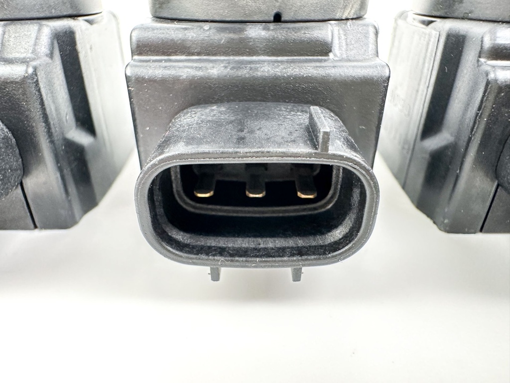 2007 Suzuki 150 HP 4 Stroke Outboard Ignition Coil Set 33410-93J00 OEM