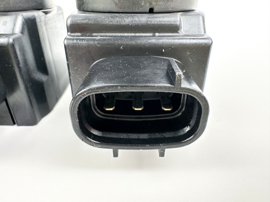 2007 Suzuki 150 HP 4 Stroke Outboard Ignition Coil Set 33410-93J00 OEM