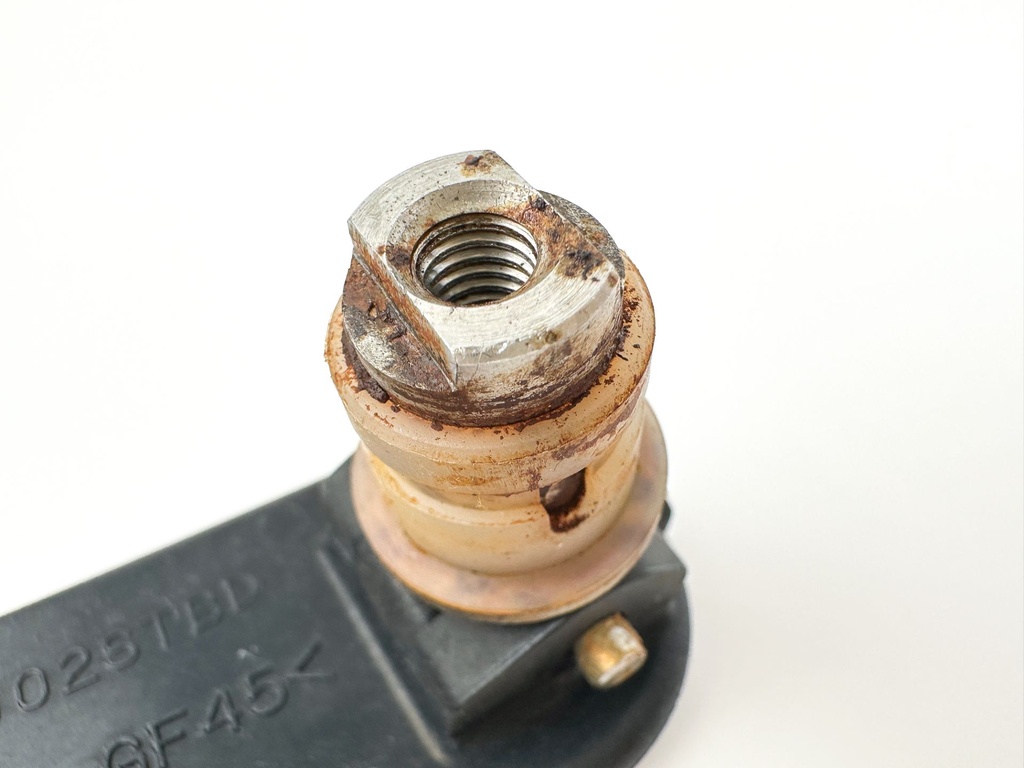 2007 Suzuki 150 HP 4 Stroke Outboard Starboard Latch Handle 61633-96J02 OEM