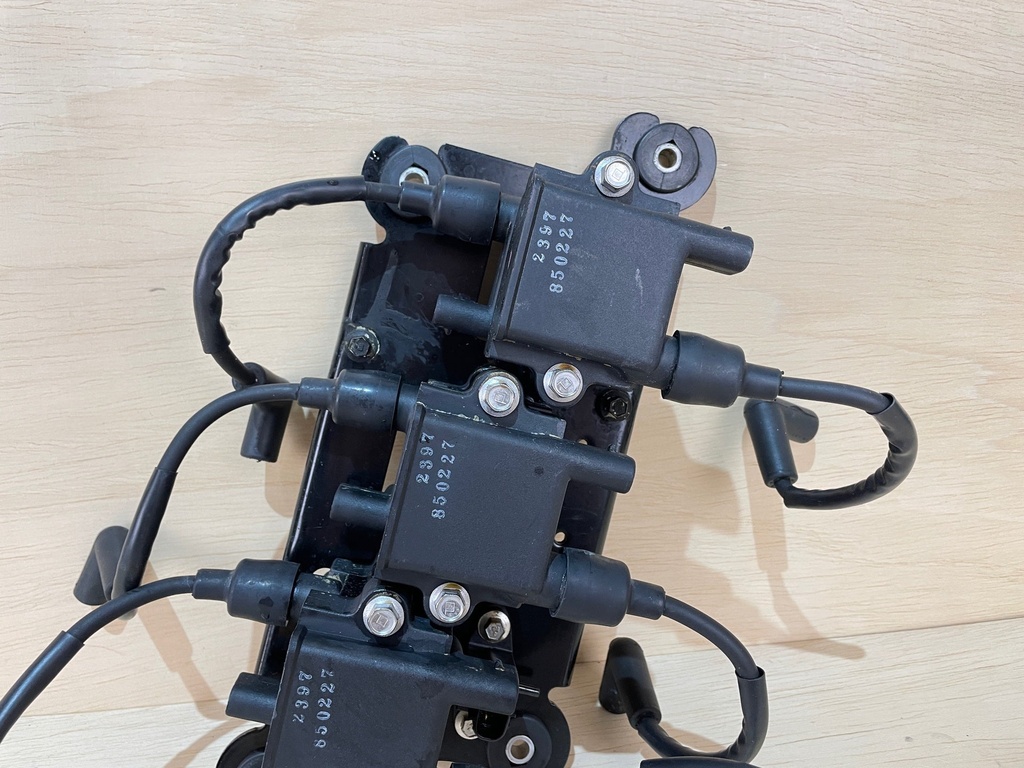 1998 Mercury Optimax 135HP Outboard Ignition Coil Set With Bracket 850227