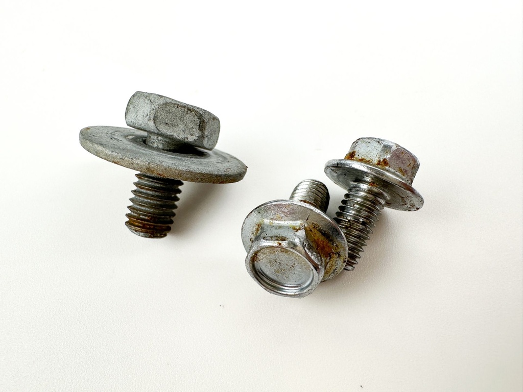 2007 Suzuki 150 HP 4 Stroke Outboard Starboard Latch Handle 61633-96J02 OEM