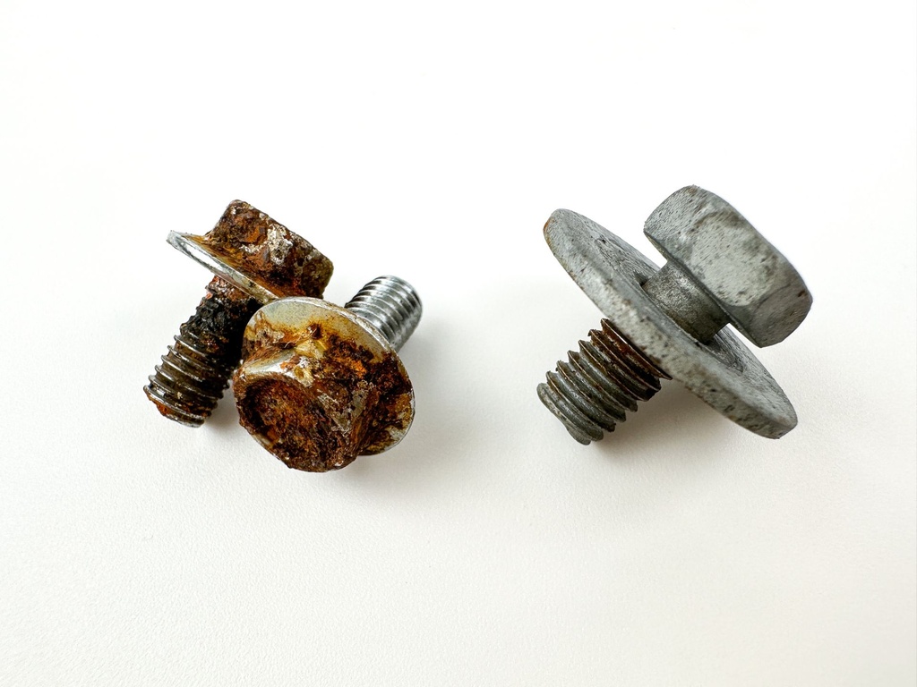 2007 Suzuki 150 HP 4 Stroke Outboard Port Latch Handle 61634-96J02 OEM