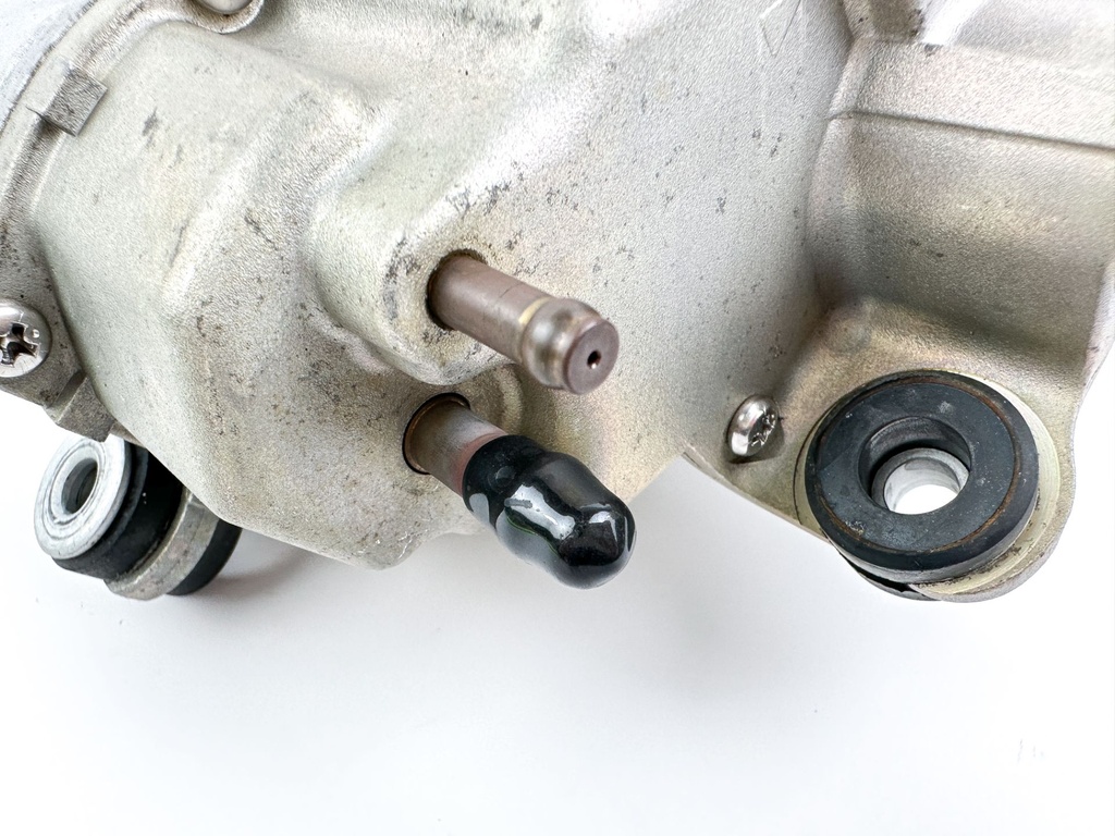 2007 Suzuki 250 HP 4 Stroke Outboard Vapor Separator Tank VST 15600-93J02 OEM