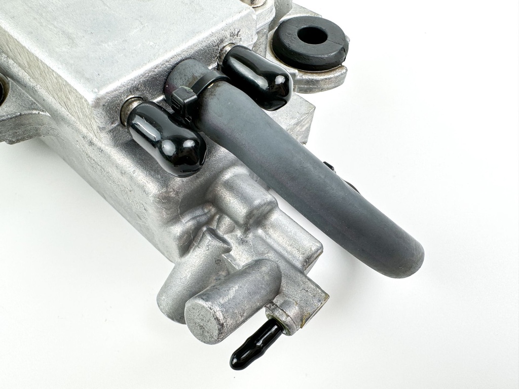 2007 Yamaha 90 HP 4 Stroke Outboard VST Float Chamber Assembly 6D8-14180-20-00 OEM