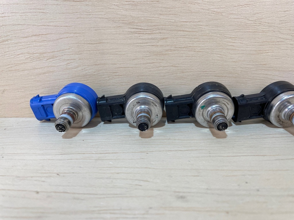 1998 Mercury Optimax 135HP Outboard Engine Air Injector Set 8500653