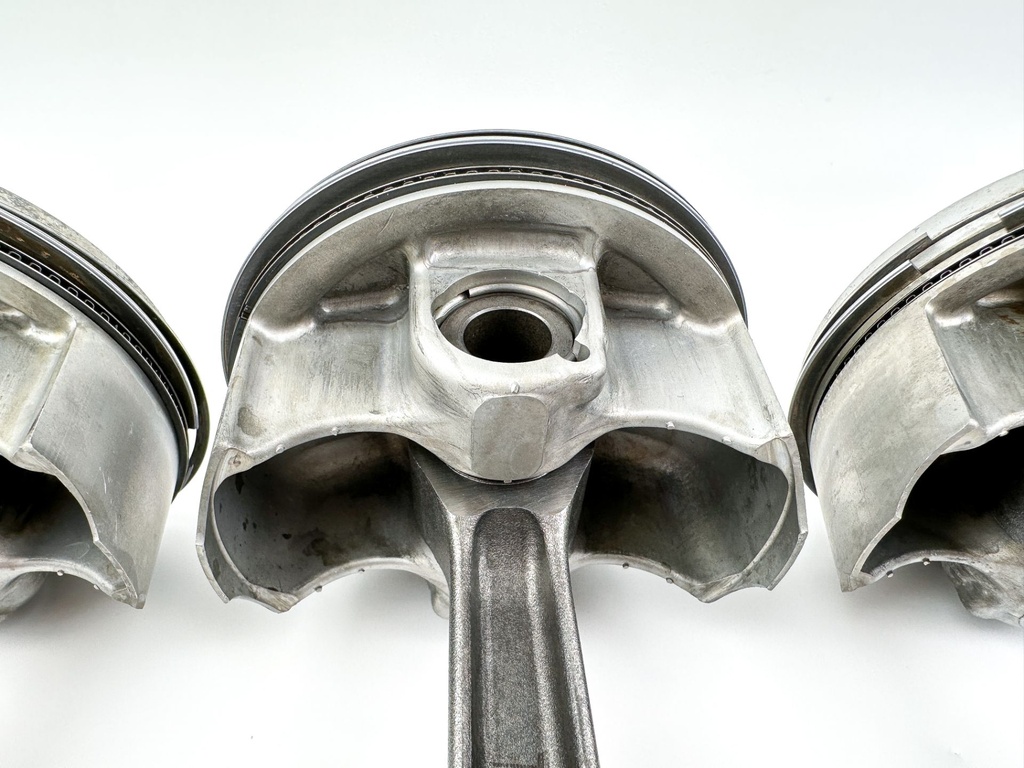 2002 Yamaha 225 HP 4 Stroke Outboard Piston & Connecting Rod Set 69J-11631-00-B0 OEM