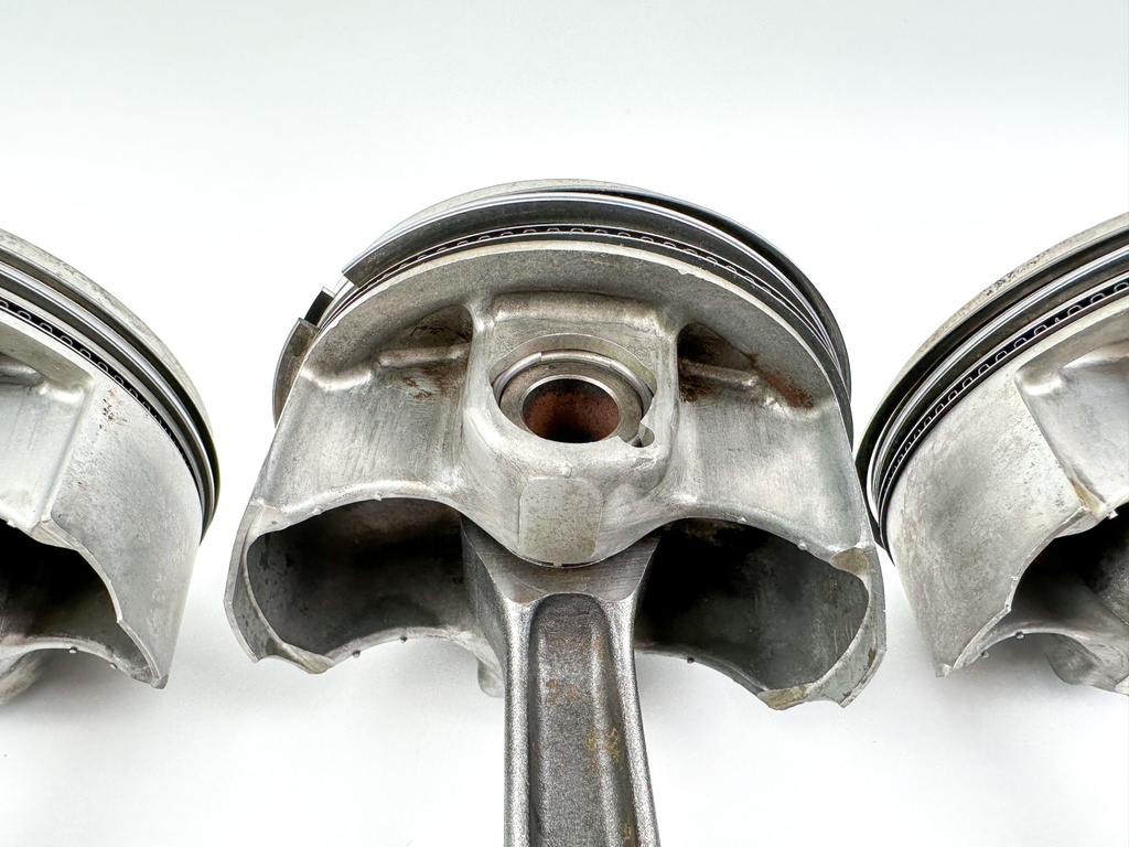 2002 Yamaha 225 HP 4 Stroke Outboard Piston & Connecting Rod Set 69J-11631-00-B0 OEM