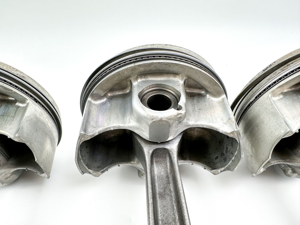 2002 Yamaha 225 HP 4 Stroke Outboard Piston & Connecting Rod Set 69J-11631-00-B0 OEM