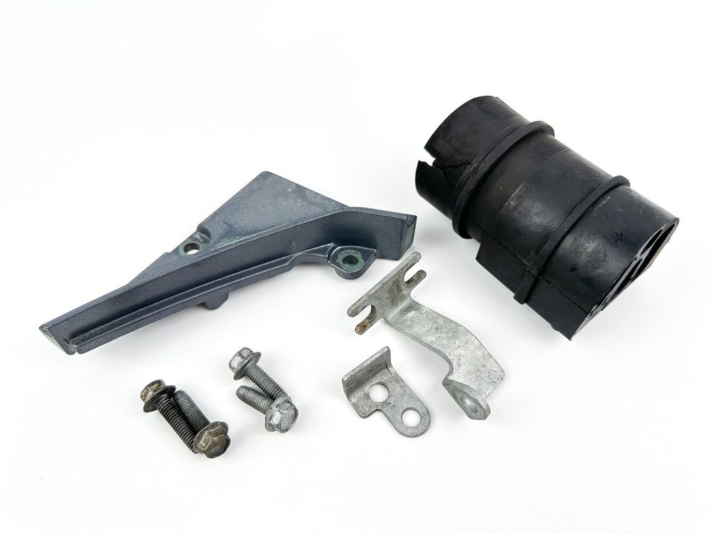 2004 Yamaha 90 HP 4 Stroke Outboard Cable Cover Plate 67F-42738-00-5B OEM