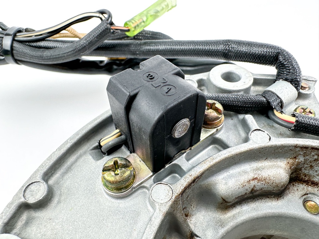 02-04 Yamaha 75 80 90 100 HP 4 Stroke Outboard Pulser Base Stator Assembly 67F-85560-01-00