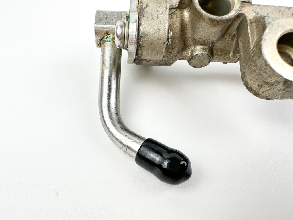 2004 Yamaha 115 HP 4 Stroke Outboard Delivery Pipe Fuel Rail OEM