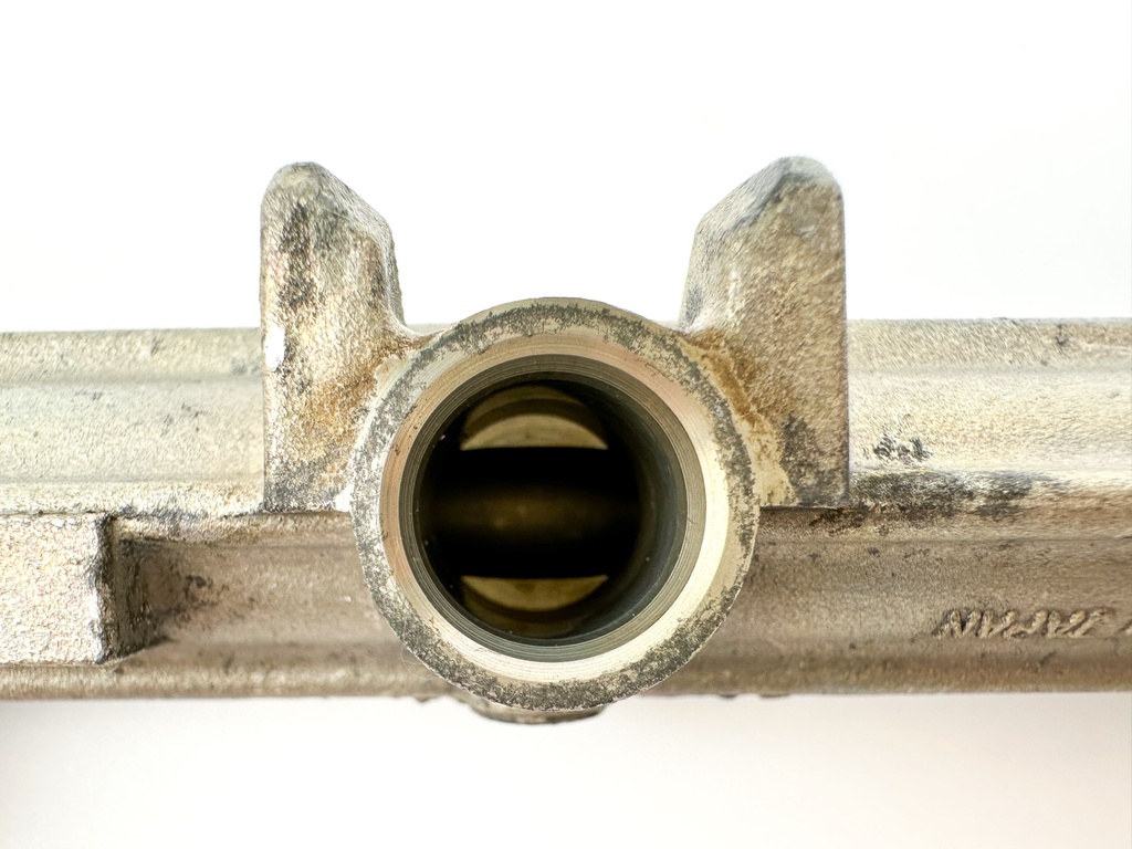 2004 Yamaha 115 HP 4 Stroke Outboard Delivery Pipe Fuel Rail OEM