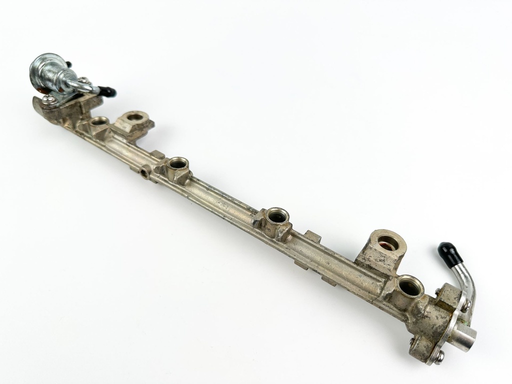 2004 Yamaha 115 HP 4 Stroke Outboard Delivery Pipe Fuel Rail OEM