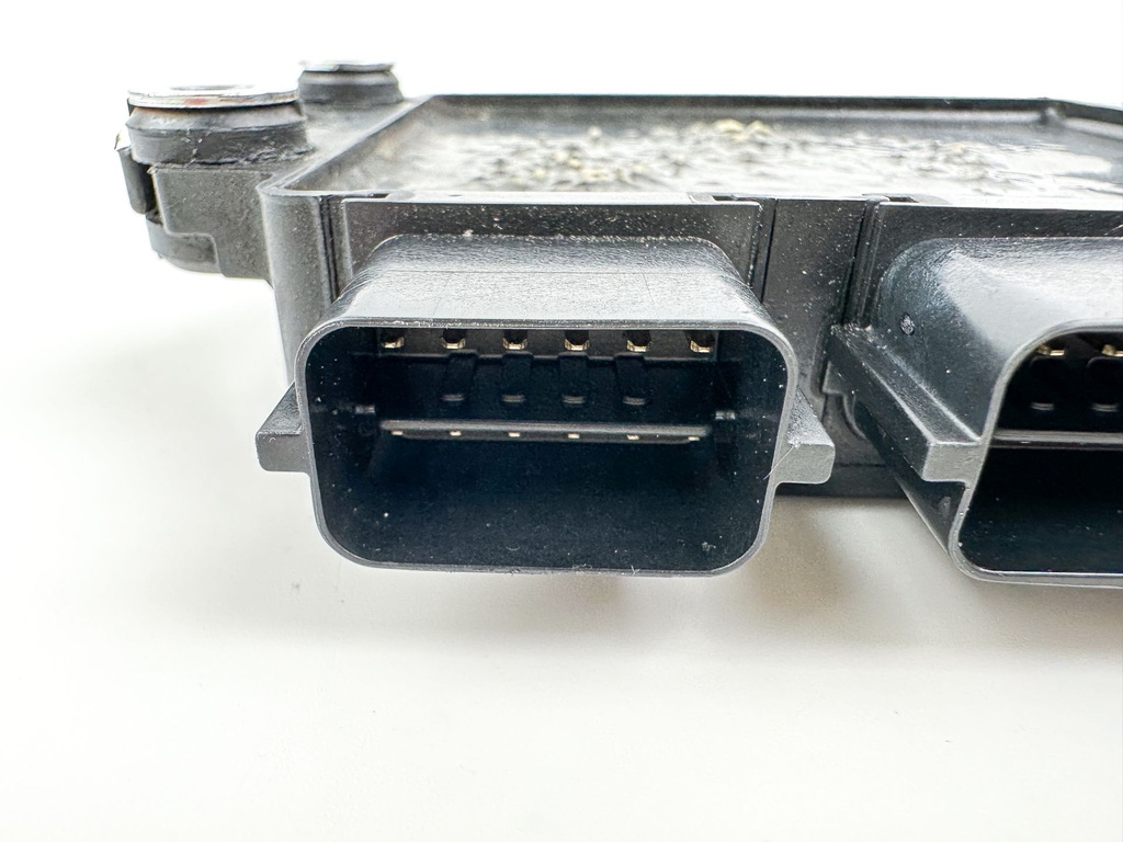 2004 Yamaha 115 HP 4 Stroke Outboard Engine Control Unit ECU 68V-8591A-20-00 OEM