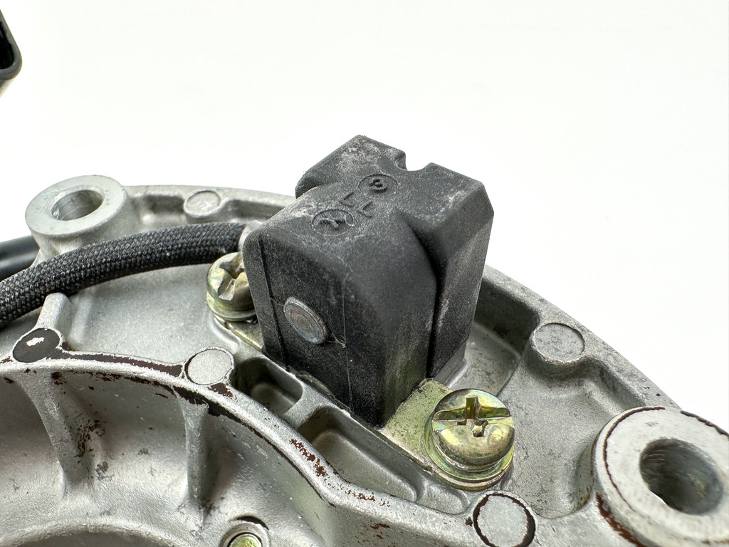 2004 Yamaha 115 HP 4 Stroke Outboard Coil Pulser Base Stator Assembly 68V-81460-00-00 OEM