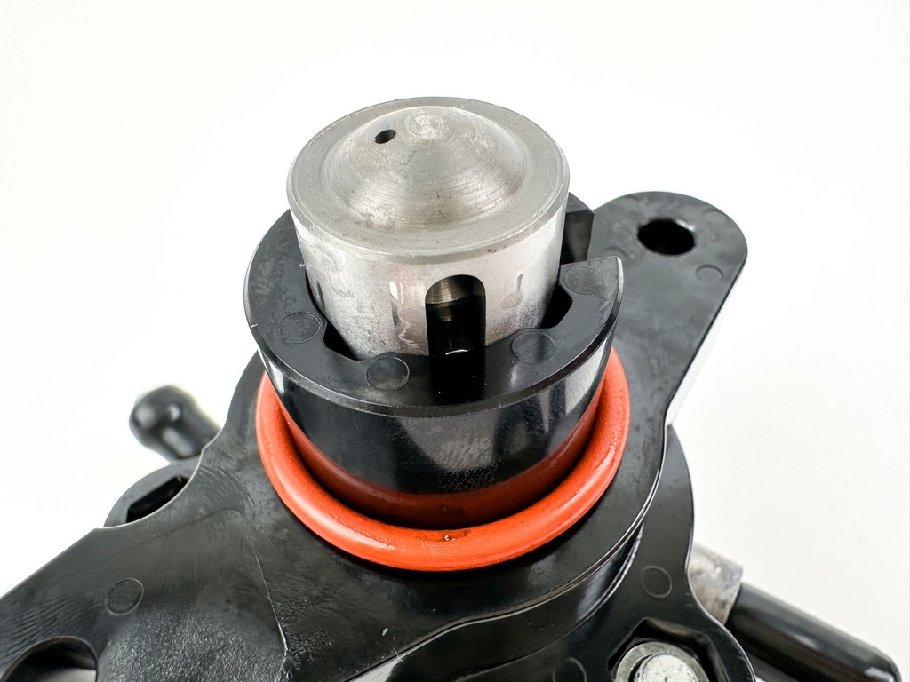 2004 Yamaha 115 HP 4 Stroke Outboard Fuel Pump 68V-24410-00-00 OEM